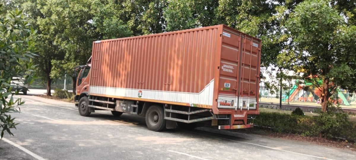 Closed Container Truck Side View, national packers and movers, best packers and movers